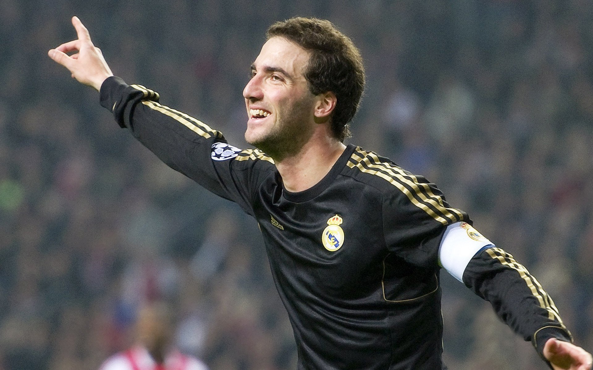 电竞产业融合虚拟现实，带来沉浸式体验，电竞产业现状